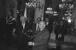Il Presidente della Repubblica Francesco Cossiga incontra Antigono Donati, presidente dell'Associazione Amici dell'Accademia dei Lincei, con una delegazione del'Associazione