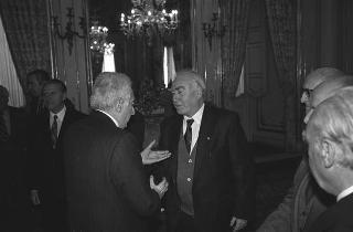 Il Presidente della Repubblica Francesco Cossiga incontra Antigono Donati, presidente dell'Associazione Amici dell'Accademia dei Lincei, con una delegazione del'Associazione