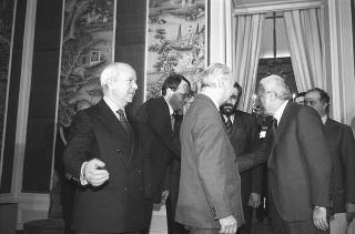 Il Presidente della Repubblica Francesco Cossiga riceve la visita di Alexander Dubcek, Presidente dell'Assemblea Federale della Repubblica Federativa Ceca e Slovacca, con una delegazione dell'assemblea