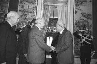 Il Presidente della Repubblica Francesco Cossiga riceve la visita di Alexander Dubcek, Presidente dell'Assemblea Federale della Repubblica Federativa Ceca e Slovacca, con una delegazione dell'assemblea