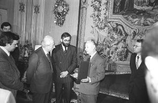 Il Presidente della Repubblica Francesco Cossiga riceve la visita di Alexander Dubcek, Presidente dell'Assemblea Federale della Repubblica Federativa Ceca e Slovacca, con una delegazione dell'assemblea