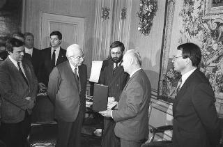 Il Presidente della Repubblica Francesco Cossiga riceve la visita di Alexander Dubcek, Presidente dell'Assemblea Federale della Repubblica Federativa Ceca e Slovacca, con una delegazione dell'assemblea