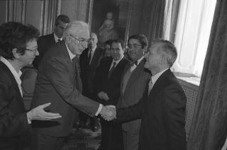 Il Presidente della Repubblica Francesco Cossiga incontra la Signora Maria Luisa La Malfa, presidente della Federazione nazionale insegnanti, con una delegazione di partecipanti al Convegno "FNISM - Federazione nazionale insegnanti - Un impegno che continua"