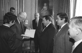 Il Presidente della Repubblica Francesco Cossiga incontra la Signora Maria Luisa La Malfa, presidente della Federazione nazionale insegnanti, con una delegazione di partecipanti al Convegno "FNISM - Federazione nazionale insegnanti - Un impegno che continua"