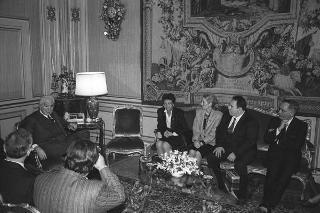 Il Presidente della Repubblica Francesco Cossiga incontra la Signora Maria Luisa La Malfa, presidente della Federazione nazionale insegnanti, con una delegazione di partecipanti al Convegno "FNISM - Federazione nazionale insegnanti - Un impegno che continua"
