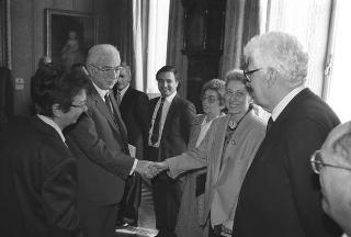 Il Presidente della Repubblica Francesco Cossiga incontra la Signora Maria Luisa La Malfa, presidente della Federazione nazionale insegnanti, con una delegazione di partecipanti al Convegno "FNISM - Federazione nazionale insegnanti - Un impegno che continua"