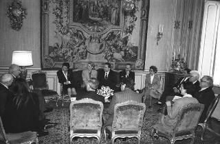 Il Presidente della Repubblica Francesco Cossiga incontra la Signora Maria Luisa La Malfa, presidente della Federazione nazionale insegnanti, con una delegazione di partecipanti al Convegno "FNISM - Federazione nazionale insegnanti - Un impegno che continua"