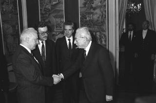 Il Presidente della Repubblica Francesco Cossiga riceve la visita di Eduard Shevardnadze, già ministro degli affari esteri dell'URSS