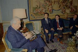 Il Presidente della Repubblica Francesco Cossiga riceve la visita di Koichi Kubota, presidente della Panasonic, con Remo Guidi, responsabile della filiale di Roma