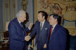 Il Presidente della Repubblica Francesco Cossiga riceve la visita di Koichi Kubota, presidente della Panasonic, con Remo Guidi, responsabile della filiale di Roma