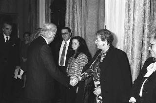 Il Presidente della Repubblica Francesco Cossiga riceve in udienza Franco Castellini, presidente della Castellini S.p.A., con gli esponenti della Società