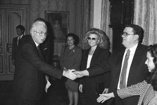 Il Presidente della Repubblica Francesco Cossiga riceve in udienza Franco Castellini, presidente della Castellini S.p.A., con gli esponenti della Società