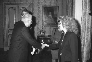 Il Presidente della Repubblica Francesco Cossiga riceve in udienza Franco Castellini, presidente della Castellini S.p.A., con gli esponenti della Società