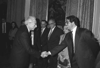 Il Presidente della Repubblica Francesco Cossiga riceve in udienza Franco Castellini, presidente della Castellini S.p.A., con gli esponenti della Società