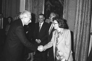 Il Presidente della Repubblica Francesco Cossiga riceve in udienza Franco Castellini, presidente della Castellini S.p.A., con gli esponenti della Società