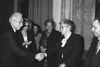 Il Presidente della Repubblica Francesco Cossiga riceve in udienza Franco Castellini, presidente della Castellini S.p.A., con gli esponenti della Società