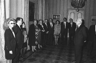Il Presidente della Repubblica Francesco Cossiga riceve in udienza Franco Castellini, presidente della Castellini S.p.A., con gli esponenti della Società