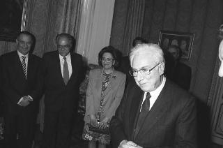 Il Presidente della Repubblica Francesco Cossiga riceve in udienza Franco Castellini, presidente della Castellini S.p.A., con gli esponenti della Società