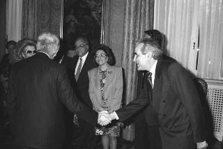 Il Presidente della Repubblica Francesco Cossiga riceve in udienza Franco Castellini, presidente della Castellini S.p.A., con gli esponenti della Società