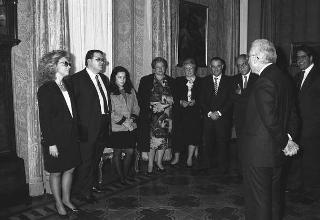 Il Presidente della Repubblica Francesco Cossiga riceve in udienza Franco Castellini, presidente della Castellini S.p.A., con gli esponenti della Società