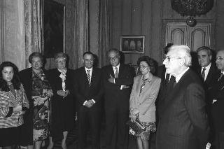 Il Presidente della Repubblica Francesco Cossiga riceve in udienza Franco Castellini, presidente della Castellini S.p.A., con gli esponenti della Società