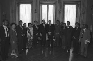 Il ministro per i beni culturali e ambientali Ferdinando Facchiano in visita di omaggio dal Presidente della Repubblica per consegnare il ritratto di Carlo III di Borbone, opera del pittore Francesco Liani