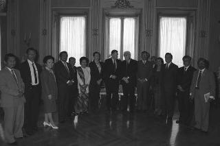 Il ministro per i beni culturali e ambientali Ferdinando Facchiano in visita di omaggio dal Presidente della Repubblica per consegnare il ritratto di Carlo III di Borbone, opera del pittore Francesco Liani