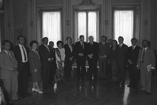 Il ministro per i beni culturali e ambientali Ferdinando Facchiano in visita di omaggio dal Presidente della Repubblica per consegnare il ritratto di Carlo III di Borbone, opera del pittore Francesco Liani