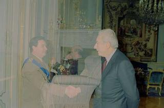 Incontro del Presidente della Repubblica Francesco Cossiga con l'Ammiraglio di Squadra Carlo Alberto Vandini, nuovo Comandante del Dipartimento militare marittimo del Basso Tirreno e Comandante delle Forze navali alleate del Sud Europa