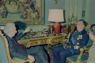 Incontro del Presidente della Repubblica Francesco Cossiga con l'Ammiraglio di Squadra Carlo Alberto Vandini, nuovo Comandante del Dipartimento militare marittimo del Basso Tirreno e Comandante delle Forze navali alleate del Sud Europa
