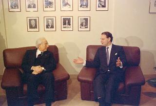 Il Presidente della Repubblica Francesco Cossiga durante la visita in Francia al Consiglio d'Europa in occasione della XLIII sessione dell'Assemblea parlamentare (23 - 24 aprile 1991)