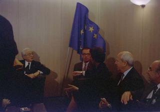 Il Presidente della Repubblica Francesco Cossiga durante la visita in Francia al Consiglio d'Europa in occasione della XLIII sessione dell'Assemblea parlamentare (23 - 24 aprile 1991)