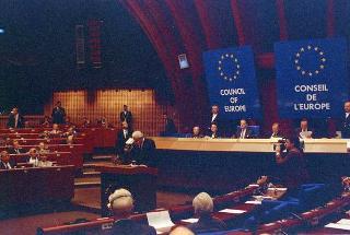 Il Presidente della Repubblica Francesco Cossiga durante la visita in Francia al Consiglio d'Europa in occasione della XLIII sessione dell'Assemblea parlamentare (23 - 24 aprile 1991)