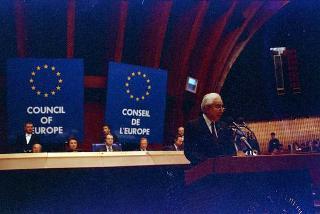 Il Presidente della Repubblica Francesco Cossiga durante la visita in Francia al Consiglio d'Europa in occasione della XLIII sessione dell'Assemblea parlamentare (23 - 24 aprile 1991)