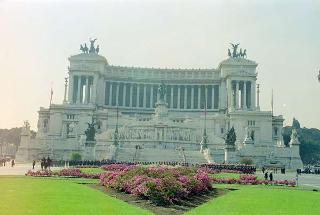Deposizione di una corona di alloro all'Altare della Patria, in occasione del 46° anniversario della Liberazione
