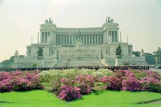 Deposizione di una corona di alloro all'Altare della Patria, in occasione del 46° anniversario della Liberazione