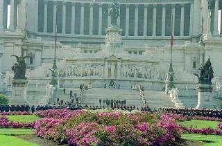 Deposizione di una corona di alloro all'Altare della Patria, in occasione del 46° anniversario della Liberazione