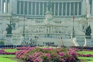 Deposizione di una corona di alloro all'Altare della Patria, in occasione del 46° anniversario della Liberazione