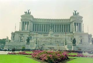 Deposizione di una corona di alloro all'Altare della Patria, in occasione del 46° anniversario della Liberazione