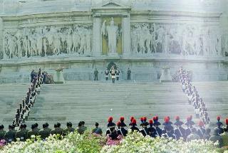 Deposizione di una corona di alloro all'Altare della Patria, in occasione del 46° anniversario della Liberazione
