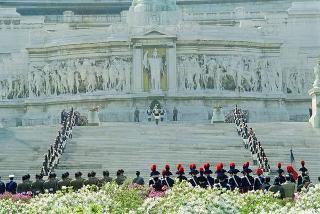 Deposizione di una corona di alloro all'Altare della Patria, in occasione del 46° anniversario della Liberazione