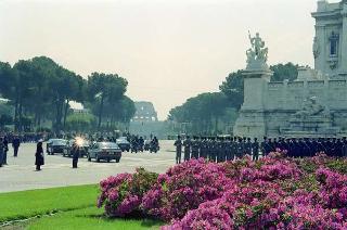 Deposizione di una corona di alloro all'Altare della Patria, in occasione del 46° anniversario della Liberazione