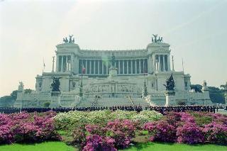 Deposizione di una corona di alloro all'Altare della Patria, in occasione del 46° anniversario della Liberazione