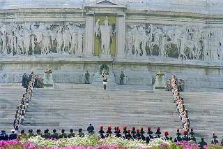 Deposizione di una corona di alloro all'Altare della Patria, in occasione del 46° anniversario della Liberazione