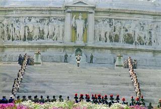 Deposizione di una corona di alloro all'Altare della Patria, in occasione del 46° anniversario della Liberazione