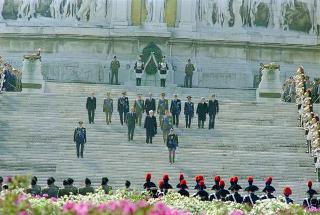 Deposizione di una corona di alloro all'Altare della Patria, in occasione del 46° anniversario della Liberazione