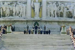 Deposizione di una corona di alloro all'Altare della Patria, in occasione del 46° anniversario della Liberazione
