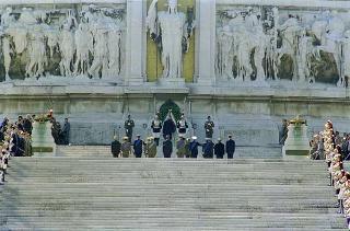 Deposizione di una corona di alloro all'Altare della Patria, in occasione del 46° anniversario della Liberazione