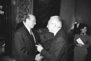 Il Presidente della Repubblica Francesco Cossiga riceve in udienza Manfred Woerner, segretario generale della NATO