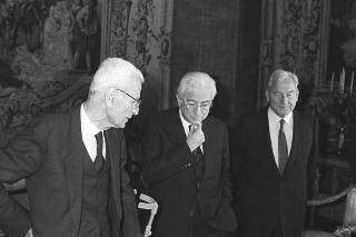 Il Presidente della Repubblica Francesco Cossiga incontra Silvius Magnago e Roland Riz, rispettivamente presidente uscente ed entrante del SVP